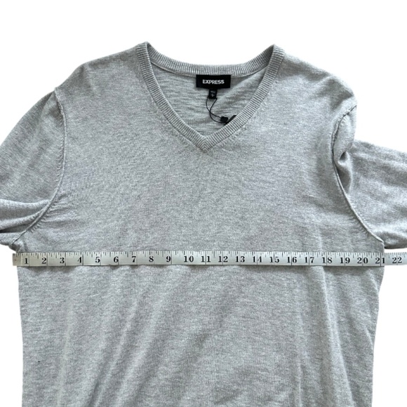 BNWT Express Men's Gray 100% Cotton V-Neck Sweater Size L - Picture 5 of 7